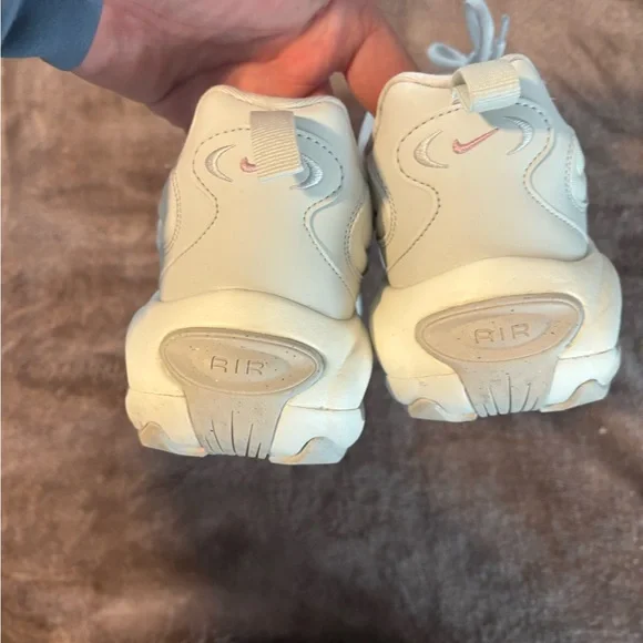 Nike Women’s size 10 Air Max Portal Sneaker White w Pink accents Excellent Cond! - Picture 4 of 8